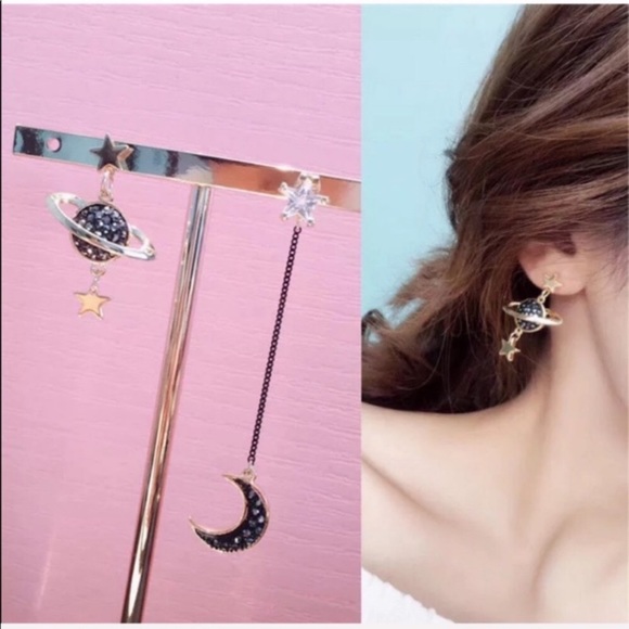 Stunning Moon Stars Geometric Earrings - Picture 2 of 5